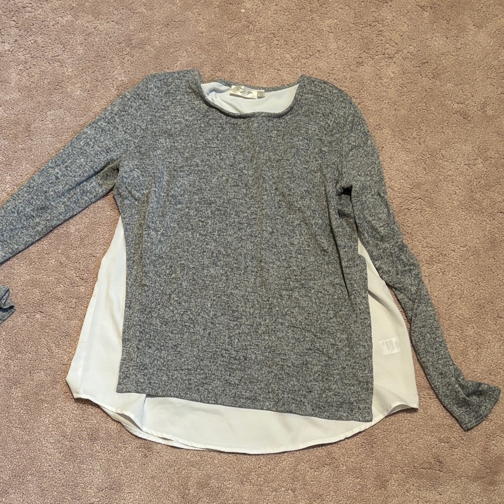 RD Style Heather Gray and White Blouse
